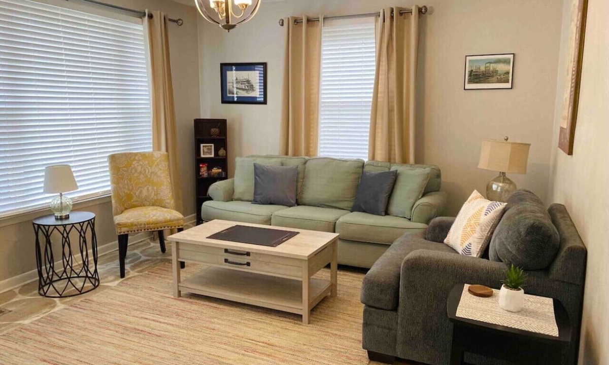 Cape Girardeau House | College town Charm: Minutes from Downtown Cape
