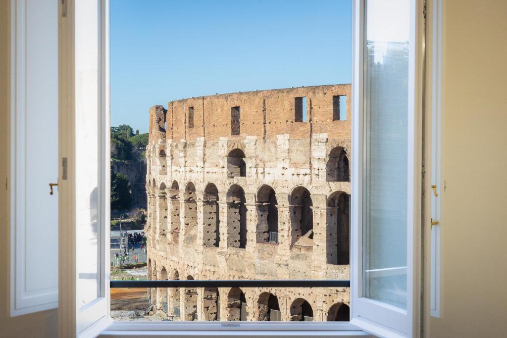 Celio Apartment | Colosseo View Atmosphere by Rental in Rome