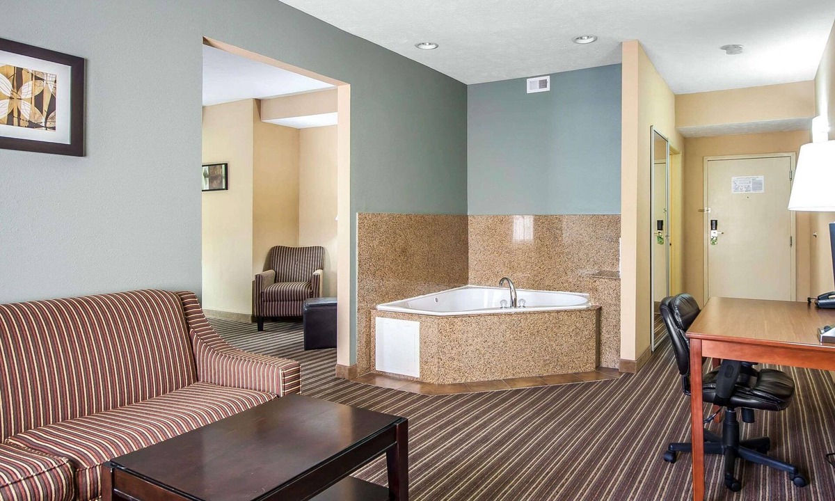 Jackson Hotel | Comfort Inn Jackson I-40