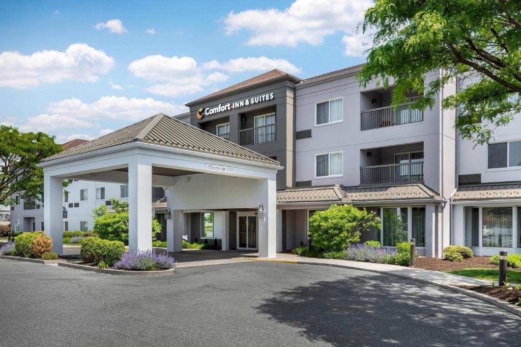 Bethlehem Hotel | Comfort Inn & Suites Bethlehem Lehigh Valley Airport