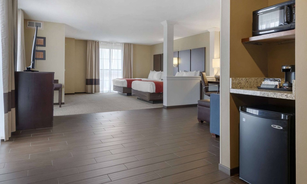 Worthington Hotel | Comfort Suites and Conference Center