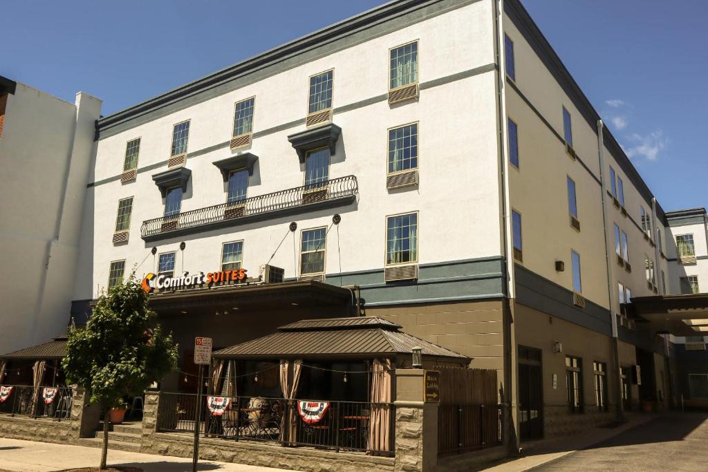 Carlisle Hotel | Comfort Suites Downtown Carlisle