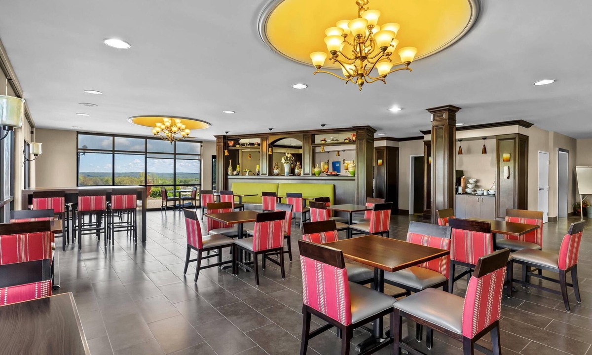 Edinboro Hotel | Comfort Suites Edinboro