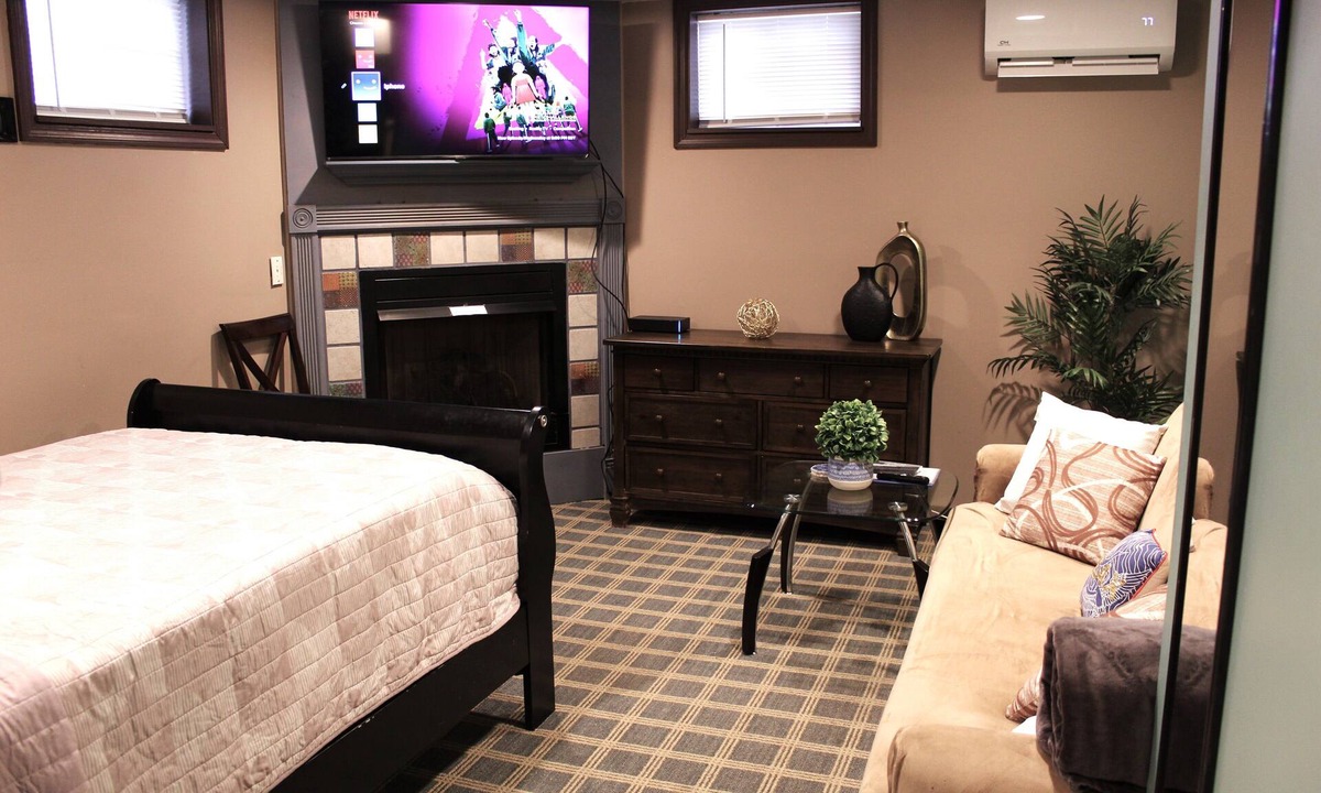 Wildwood Condo | Comfortable private unit with hot tub, swimming pool and free parking