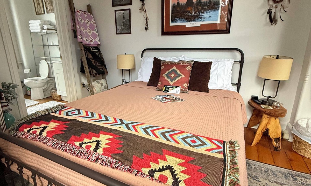 Gettysburg Bed & Breakfast | Conewago Suite at Olinger House B&B located in historic, downtown Gettysburg.