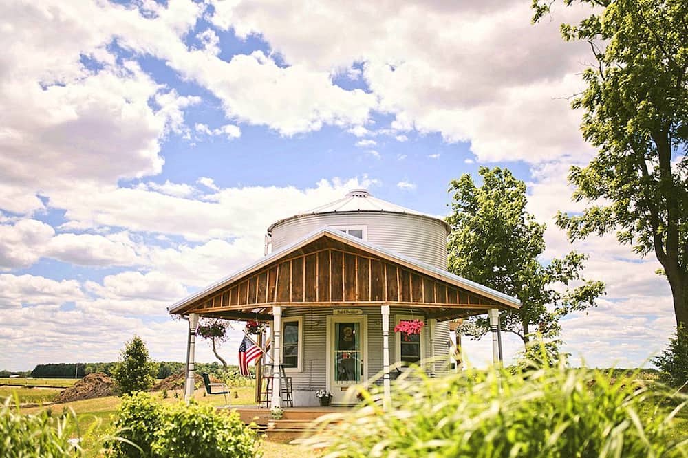 Alvan Cabin | Converted Grain Silo for Unique Glamping Accommodation in Alvin, Illinois