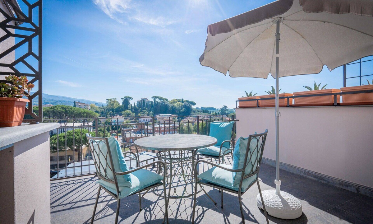Lamporecchio Apartment | Cosy apartment for 4 guests with WIFI, pool, A/C, TV, terrace and panoramic view