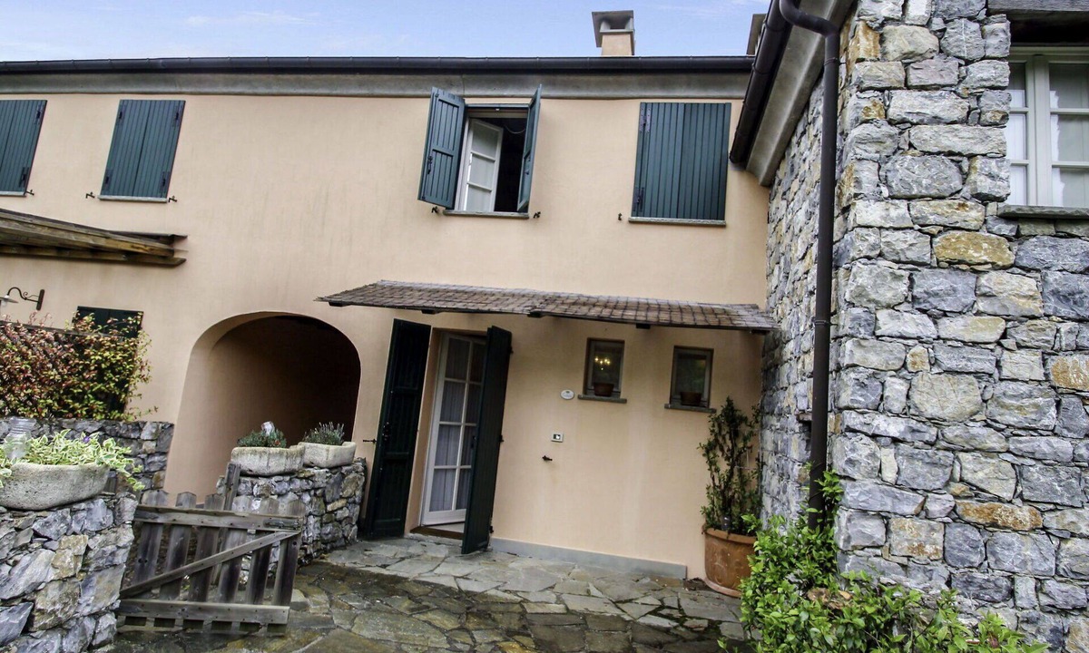 Pignone Apartment | Cosy apartment for 5 people with pool, WIFI and TV