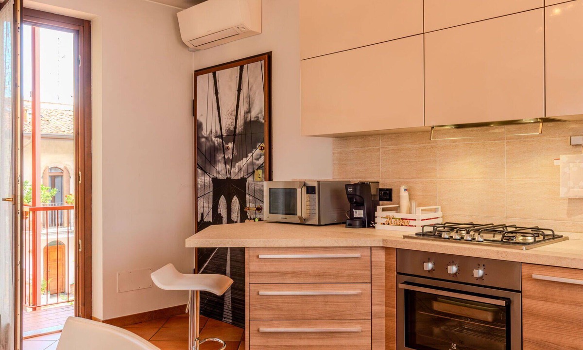 Rovellasca Apartment | Cosy apartment for 4 guests with WIFI, A/C, TV and balcony