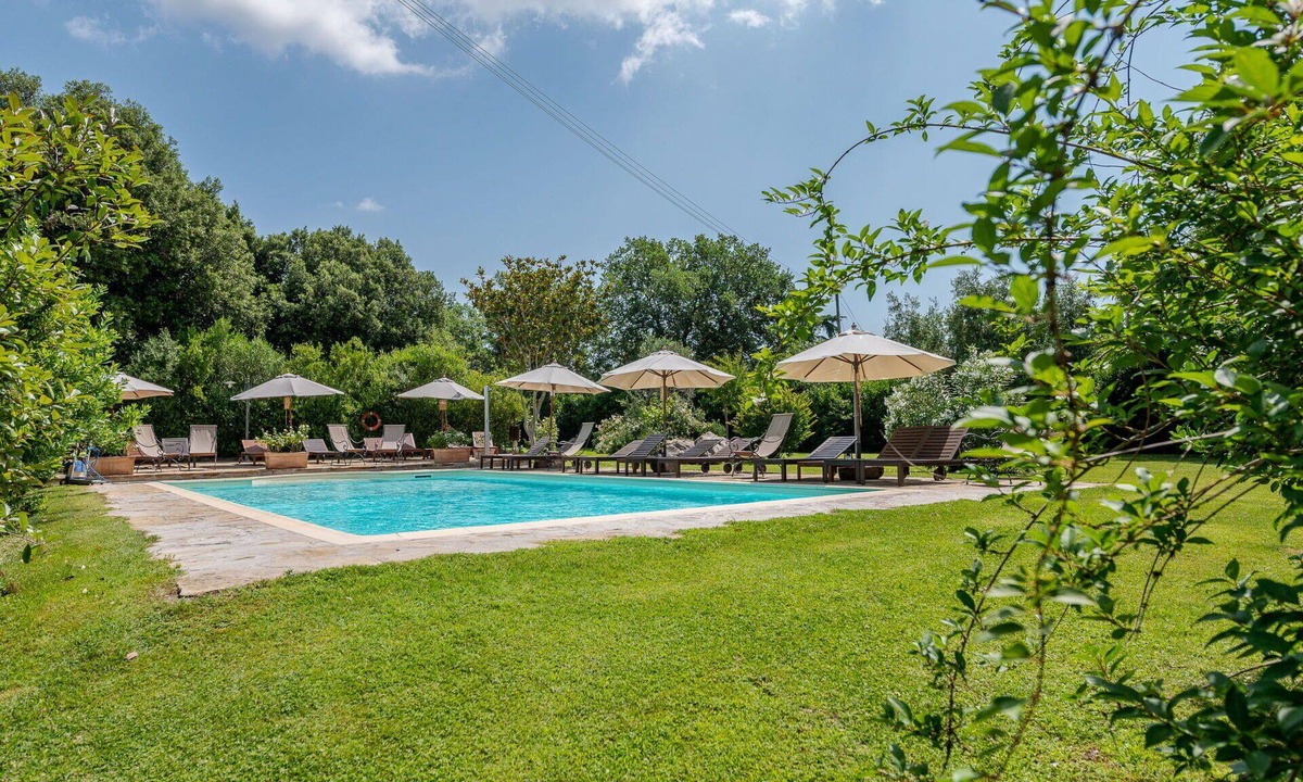 Poggi del Sasso Villa | Cosy apartment in villa for 2 guests with pool, A/C, WIFI, TV, patio and pets allowed