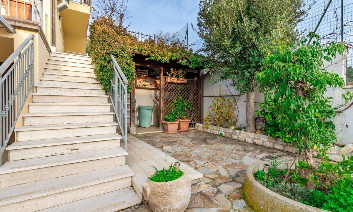Loreto Apartment | Cosy apartment with A/C, WIFI, TV, terrace, pets allowed, panoramic view, close to Porto Recanati