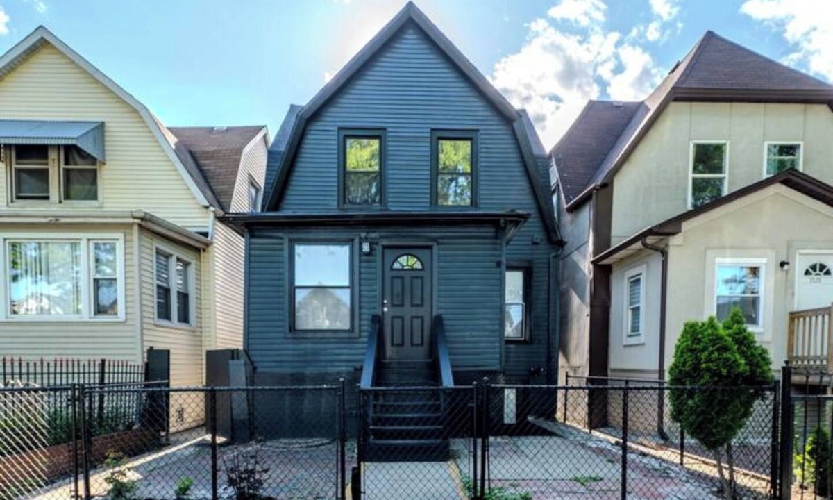 Brighton Park Apartment | Cozy 2 Bed Apt - Midway Airport