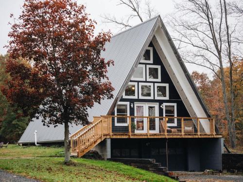 Bristolville House | Cozy A-Frame Getaway Minutes from Nelson Ledges