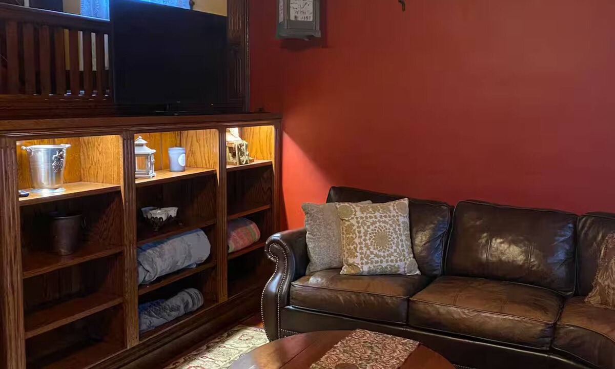 Wheeling House | Cozy and Classic home in Wheeling, West Virginia