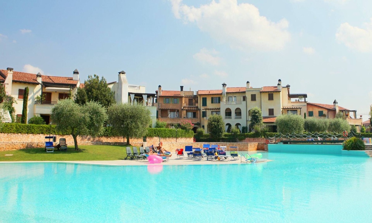 San Benedetto di Lugana Apartment | Cozy Apt with Private Garden