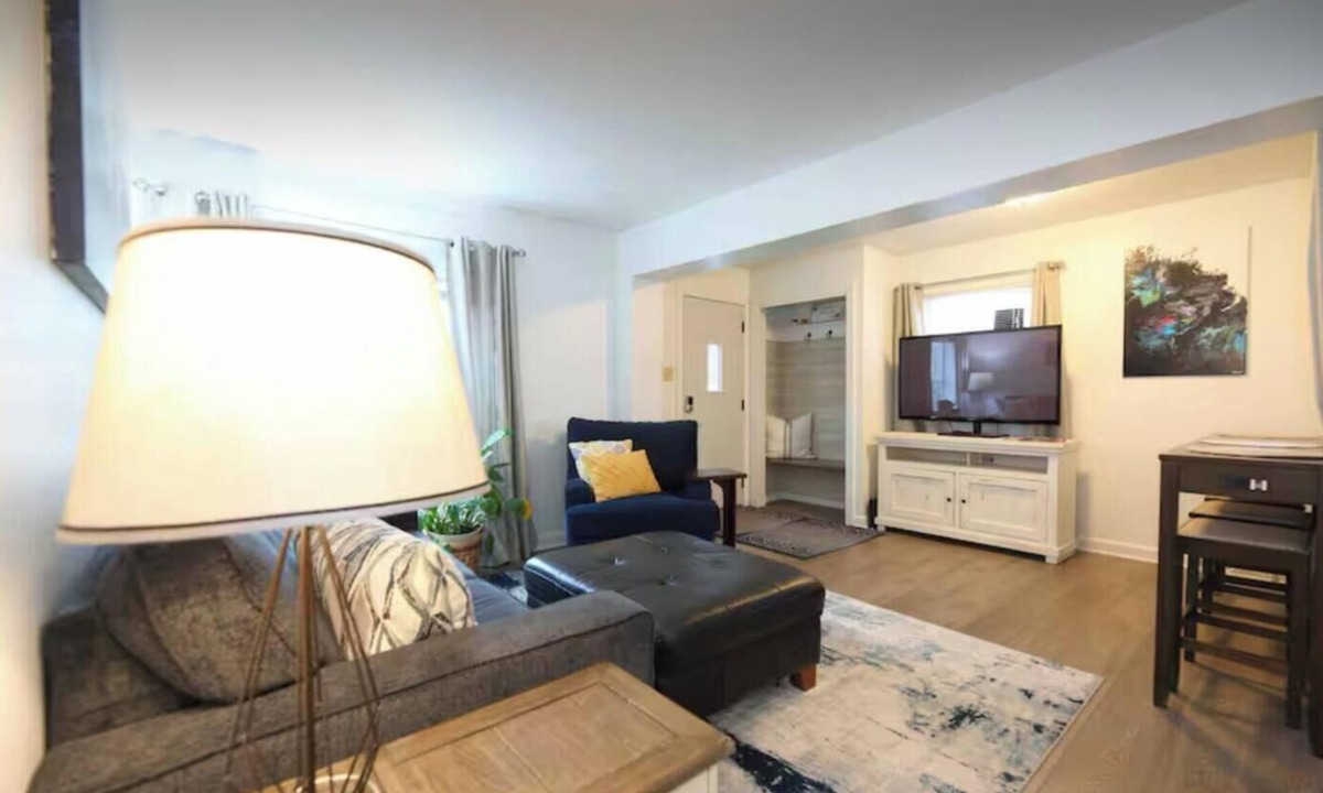 Greater South Side House | Cozy Bungalow Retreat