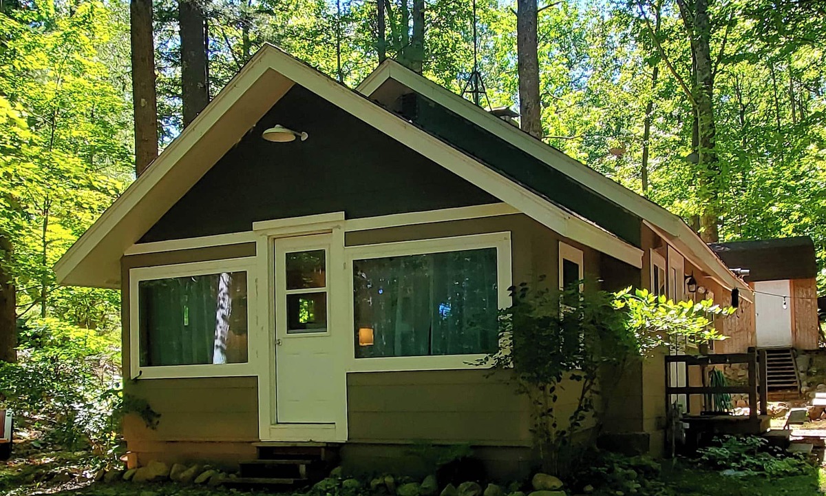 Elcho Cabin | Cozy cabin just steps away from Upper Post Lake. Pet friendly with a small fee!