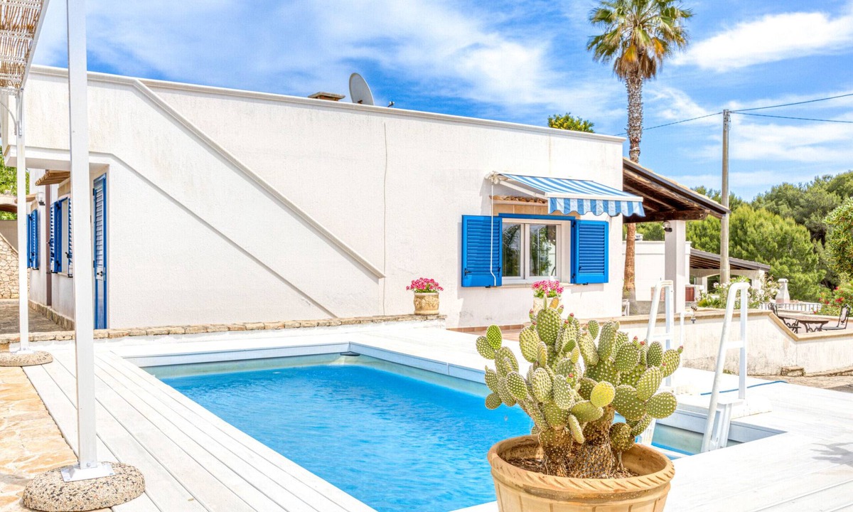 Marina di Pescoluse Ski Chalet | Cozy house with pool 1km from sandy beach in Pescoluse