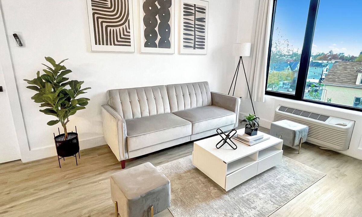 Elizabeth Apartment | Cozy King 1BR w/Pool + Gym Near EWR & MetLife