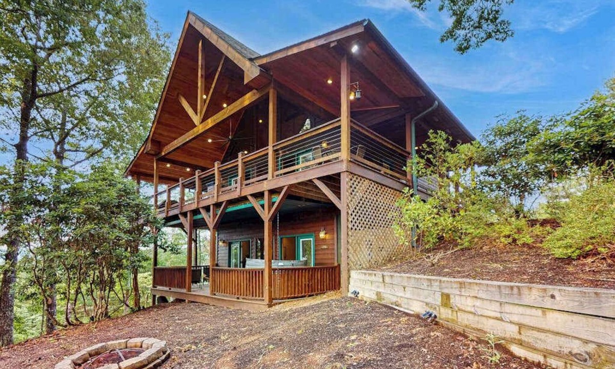 Murphy House | Cozy mountain cabin with hot tub, fire pit & stunning views