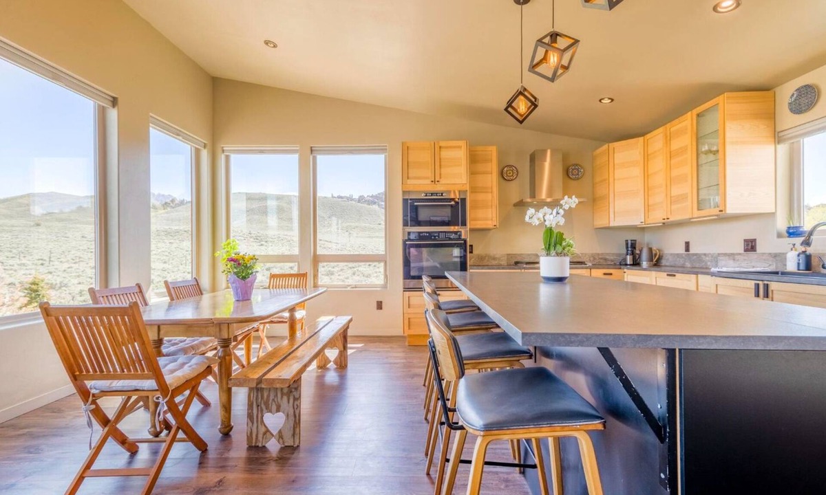 Gunnison House | Cozy Mountain Modern- 3miles to Gunnison, 35min to Crested Butte