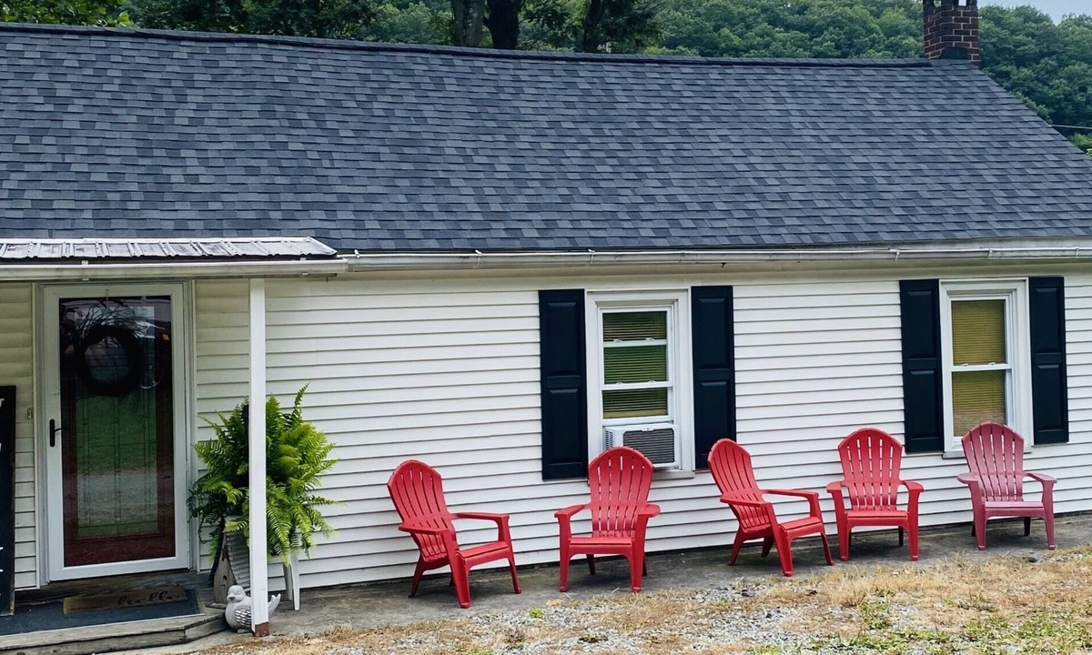 Brockton House | Cozy Ranch, Fireplace, 10 Acres, Mtn. & River Views, Train Service to Jim Thorpe