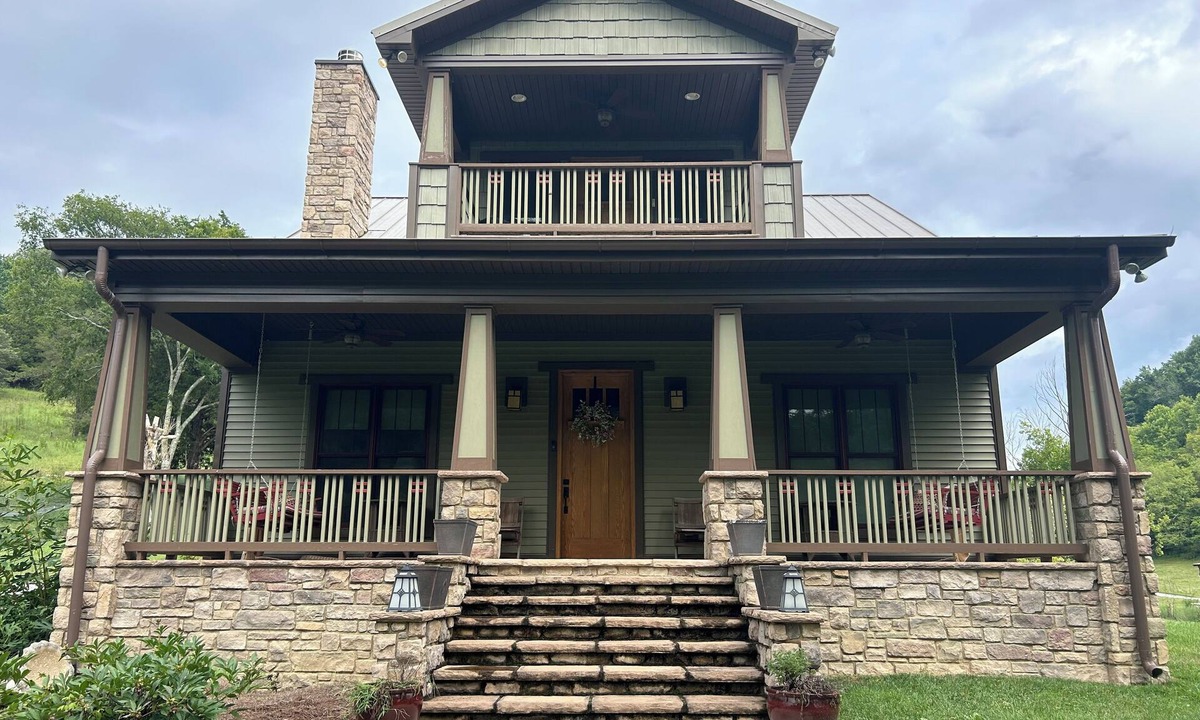 Beechgrove House | Creekside Bungalow : peaceful, country, feels like home