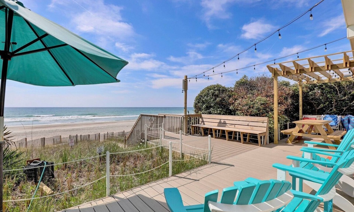Surf City Cottage | Cute Oceanfront Beach Cottage- 3 bedrooms Surf City