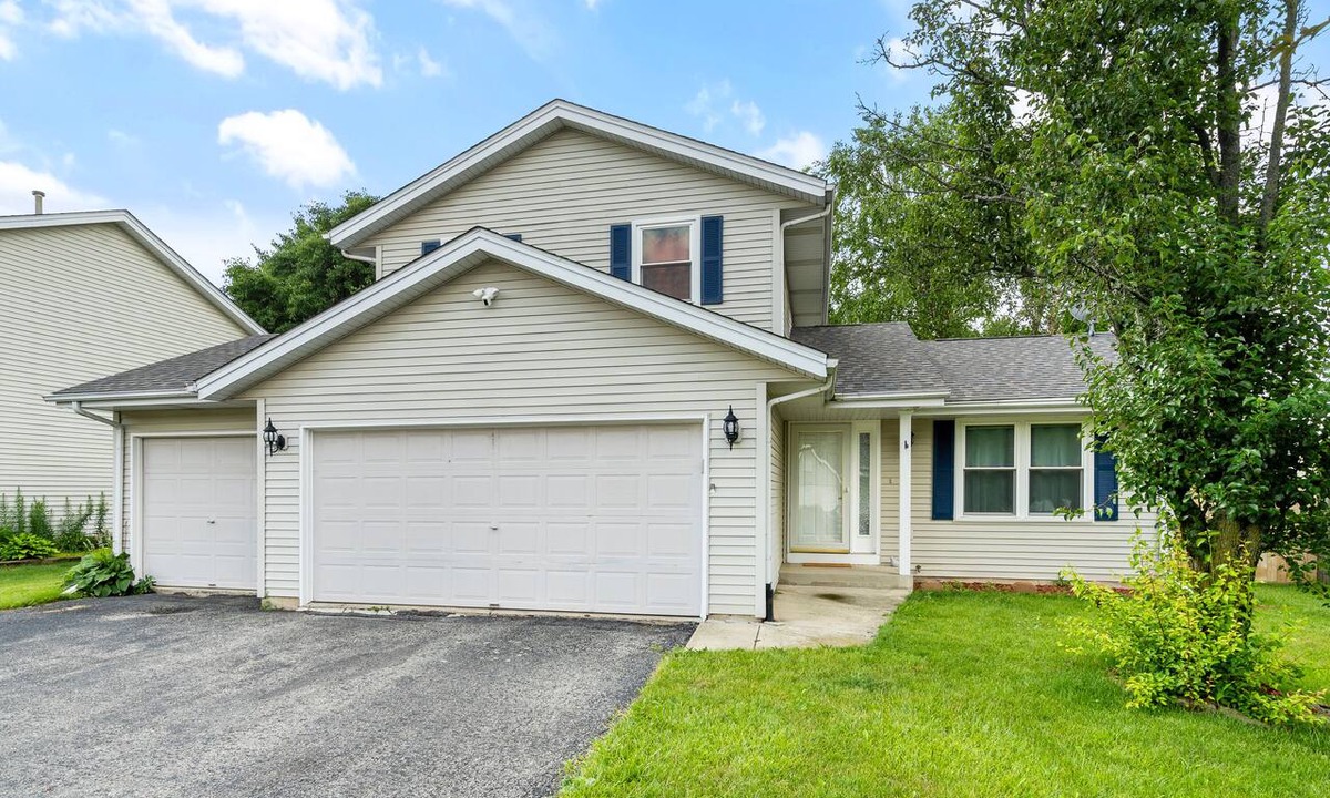 Rockford House | Deck+Fenced back yard+ King Bed+Bedroom TV+Pets welcome!