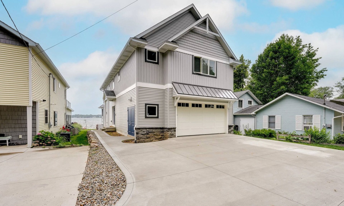 Sturgis House | Destination lake, Million dollar house, million-dollar views
