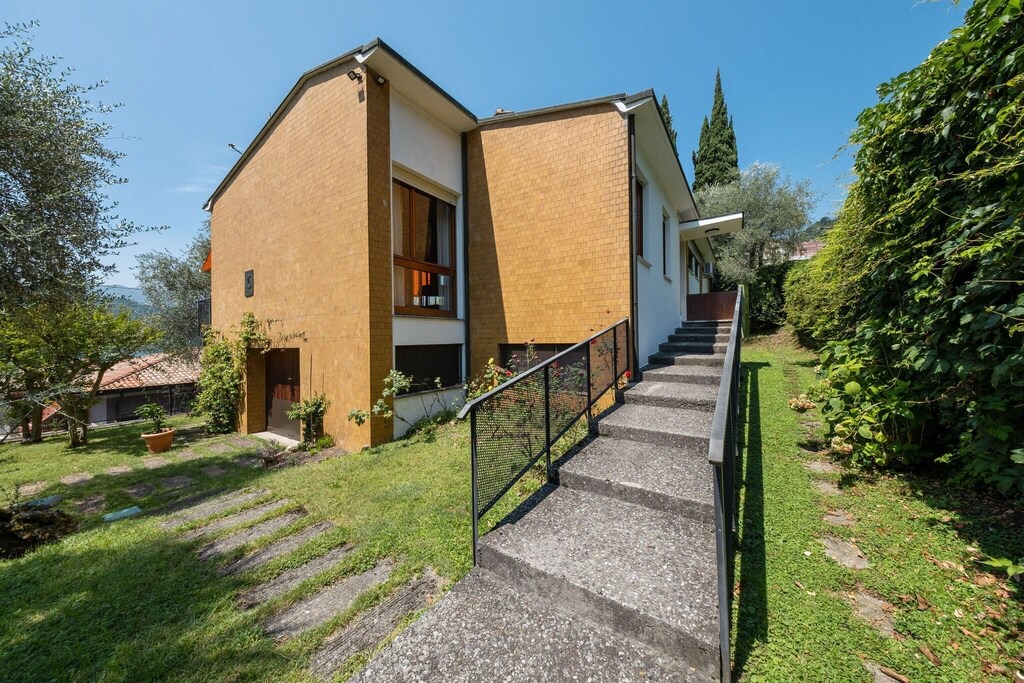 Sale Marasino Villa | Detached villa with garden a short distance from the lake