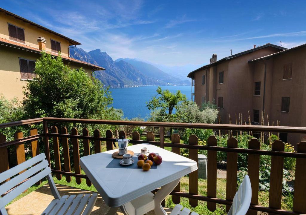 Zorzino Apartment | Discesa a Lago with terrace and garden on lake Iseo