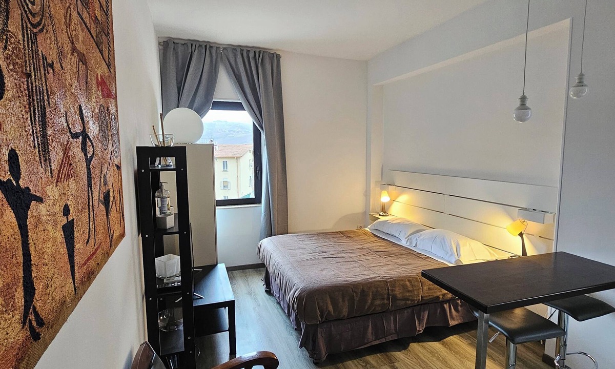 Potenza House | Double or Twin Beds Studio Apartment and Private Parking in Loco