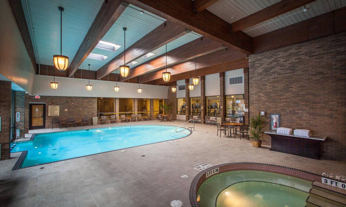 Green Tree Hotel | DoubleTree by Hilton Pittsburgh - Green Tree