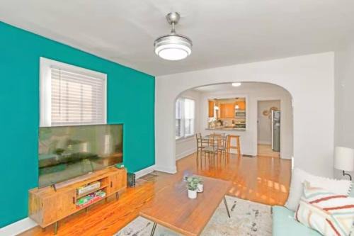 Indianapolis House | Downtown 2 BR Retreat Discounts for Longer stays