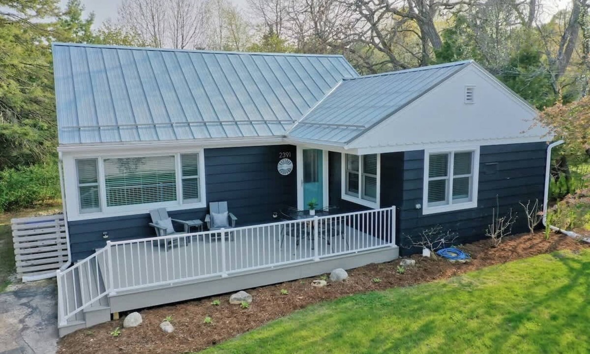 Baileys Harbor House | Downtown Baileys Harbor Retreat · Walk to Dining