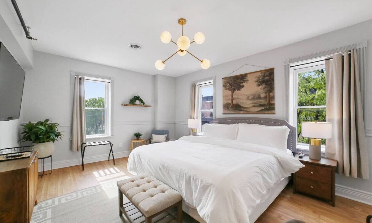 St. Charles Historic District Apartment | Downtown Boutique Comfort w/Style- Otter Suite