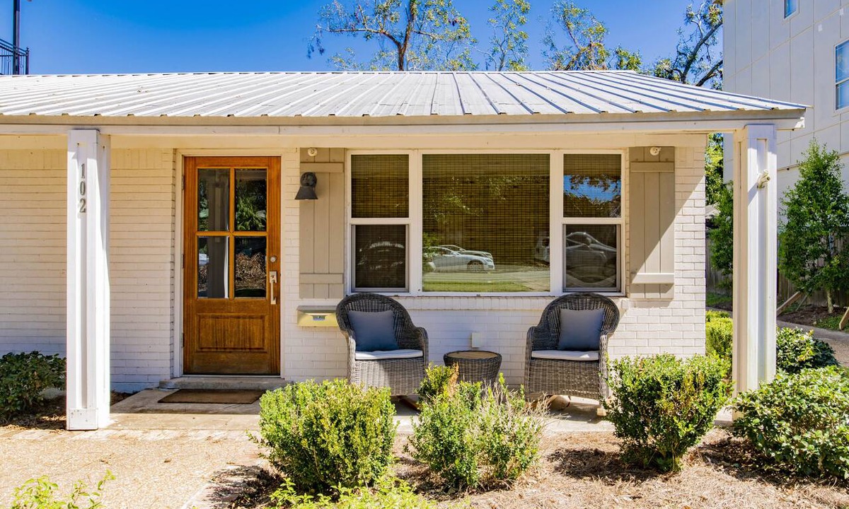 Fairhope House | Downtown Fairhope Cottage-walking distance to everything!