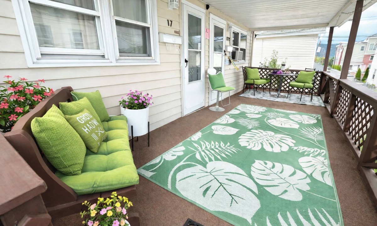 Pittston Apartment | Downtown Pittston I Laundry TVs Near Hospitals