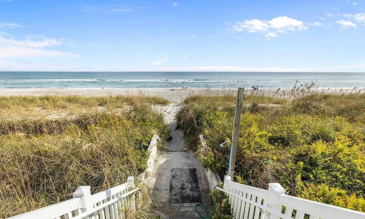 Pine Knoll Shores House | Dreamy Vacation Smart-home By The Beach 2 Bedroom Home by RedAwning