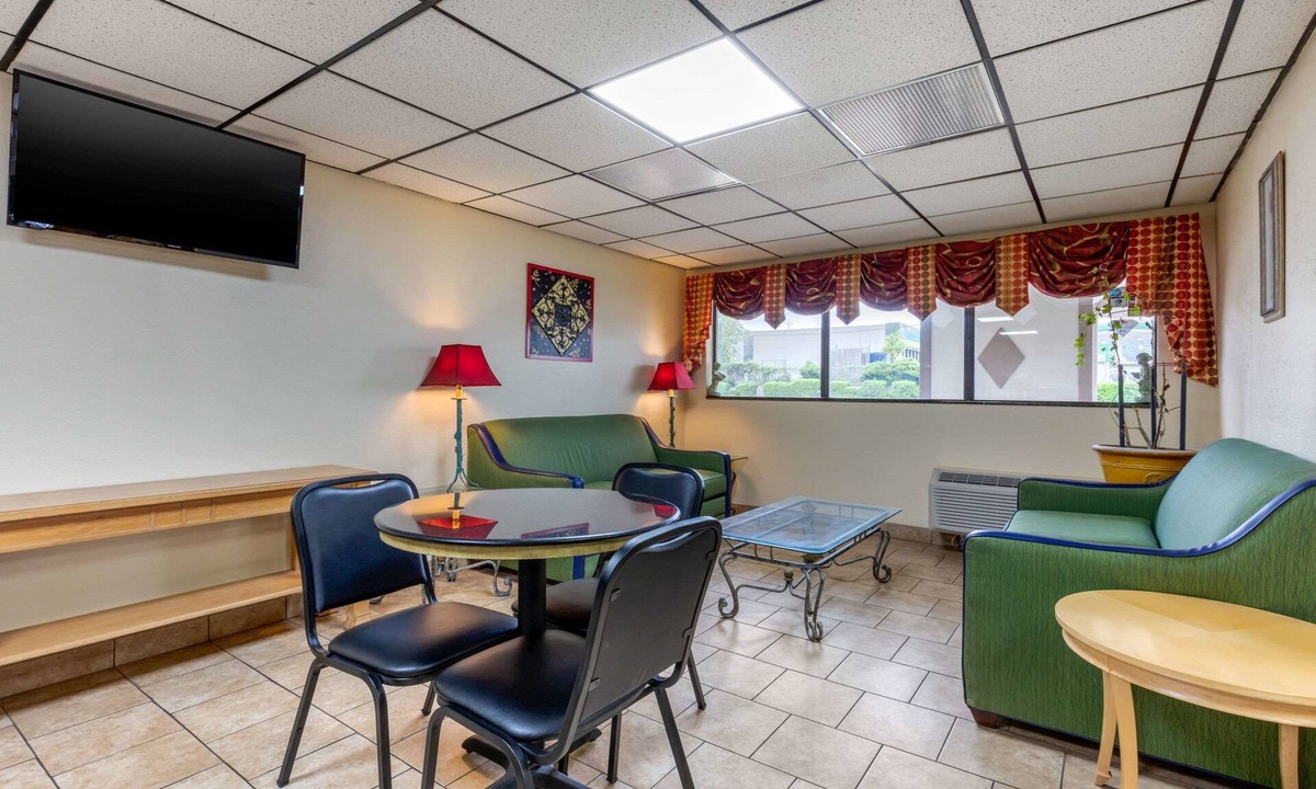 Tyner Hotel | Econo Lodge Chattanooga Northeast - Ooltewah