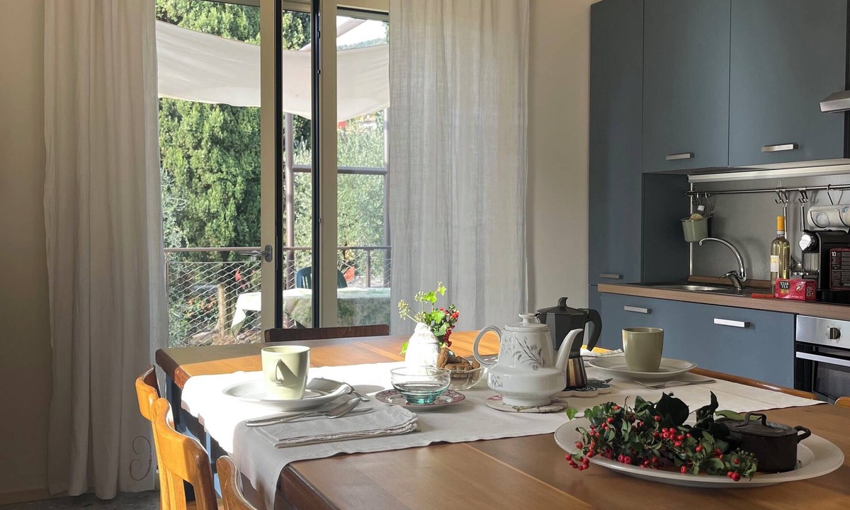 Garda Villa | Elegant apartment, villa surrounded by greenery a stone's throw from the lake and the village