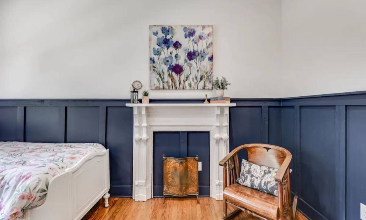Carrollton House | Ella 1862- Charming 1862 home in historic downtown. Close to Adamson Square.