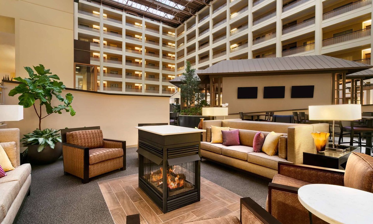 Deerfield Hotel | Embassy Suites by Hilton Chicago North Shore Deerfield