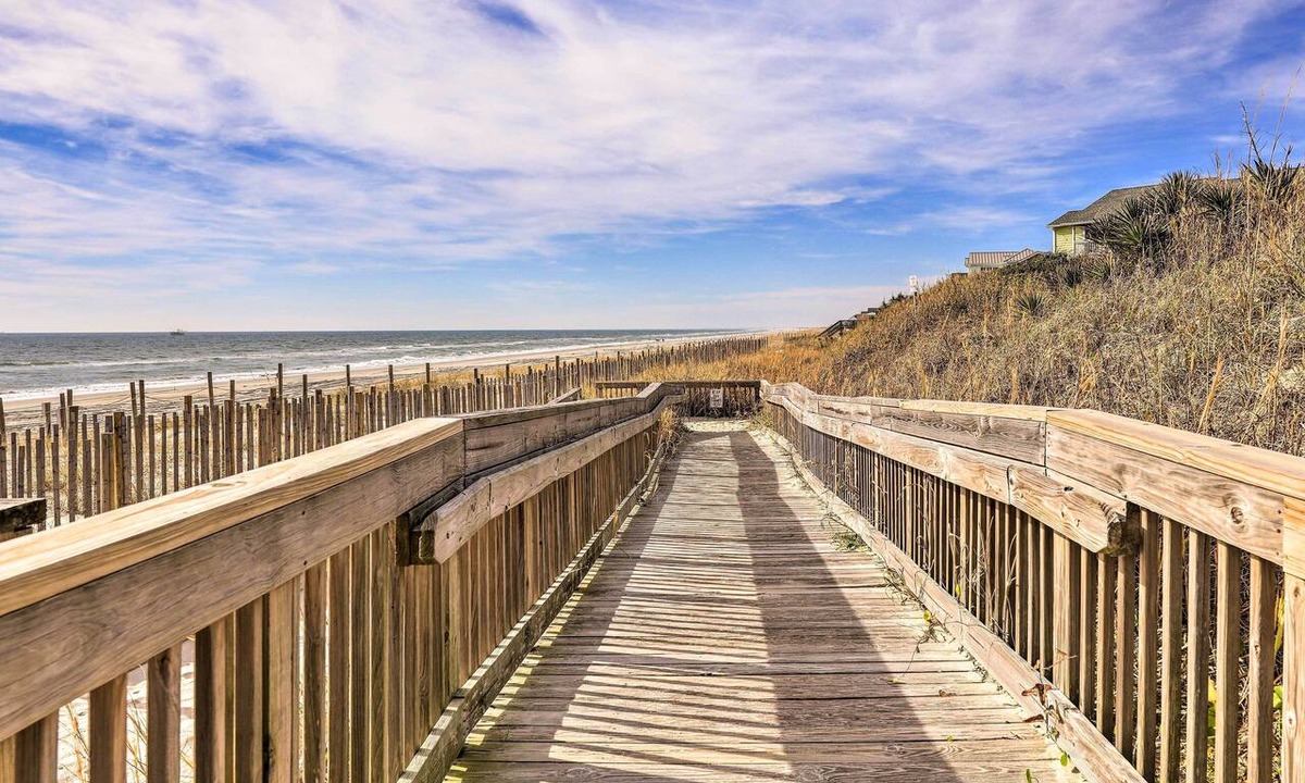 Emerald Isle Apartment | Emerald Isle Condo w/Indoor Pool & Beach Access!