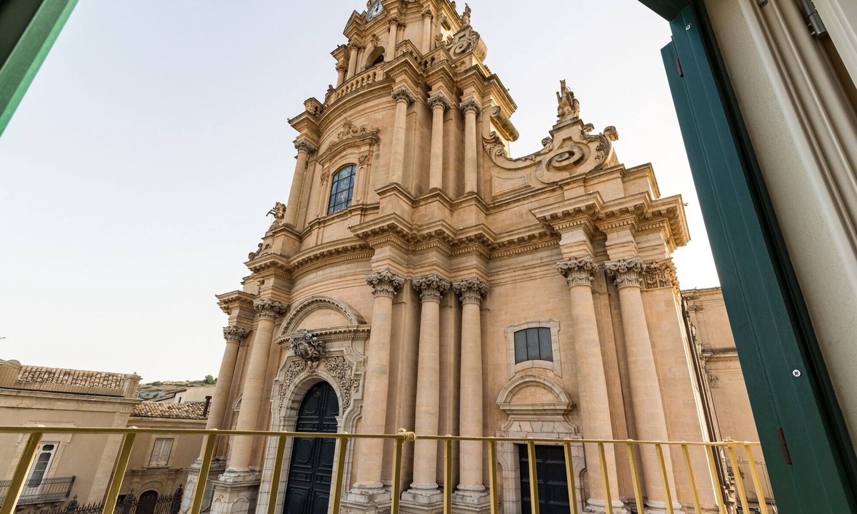 Ragusa Apartment | Enea, apartment for 4 p. with a view of the cathedral in Ragusa Ibla