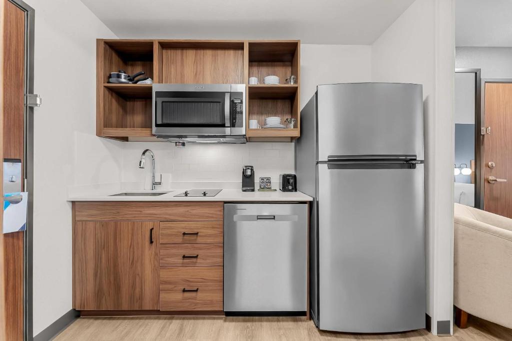 Somerset Hotel | Everhome Suites Somerset - South Brunswick by Choice Hotels