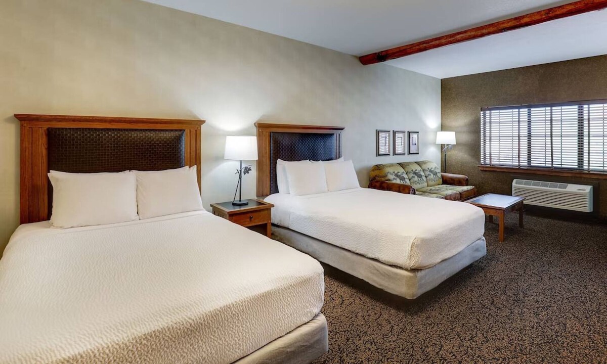 Sioux City Hotel | Expanded 2 Queen with Sofa Sleeper, Stoney Creek Sioux near Hard Rock Casino