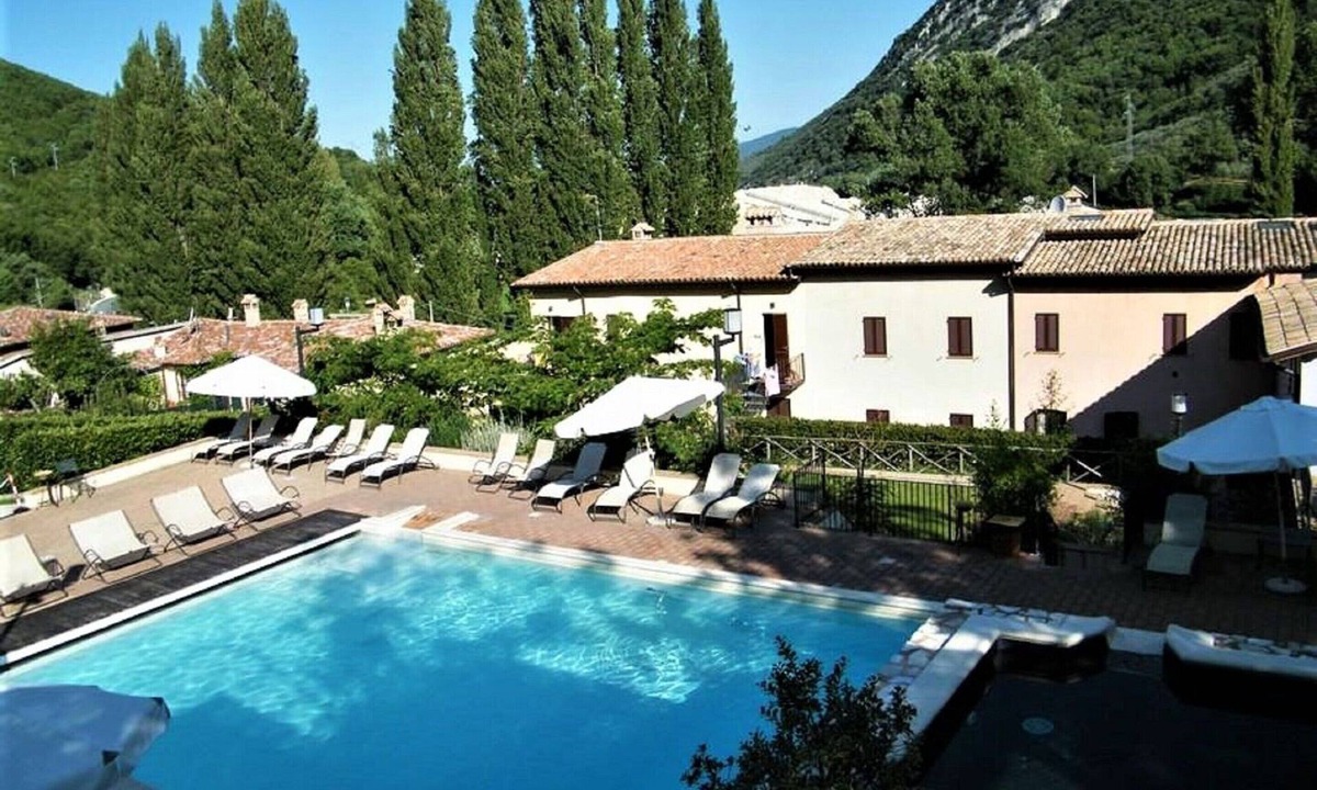 Foligno House | Family Escape With Pools and Sauna