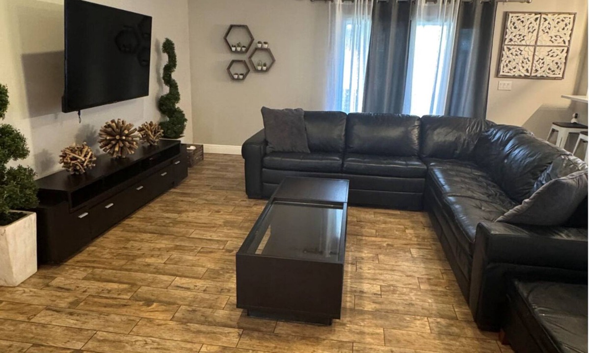 North Palm Beach Heights House | Fenced 2-bedroom house in pleasant Jupiter near Roger Dean Stadium